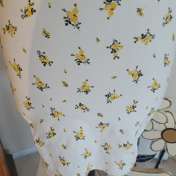 Forever 21 White Sheath Mini Dress with Crew Neck - Picture 3 of 8